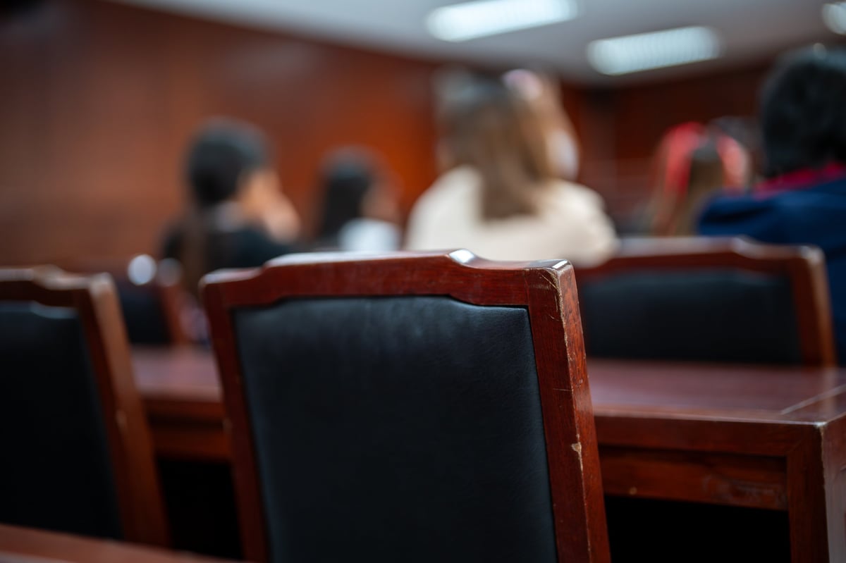 Fraud case defence solicitors providing expert legal representation in a courtroom setting