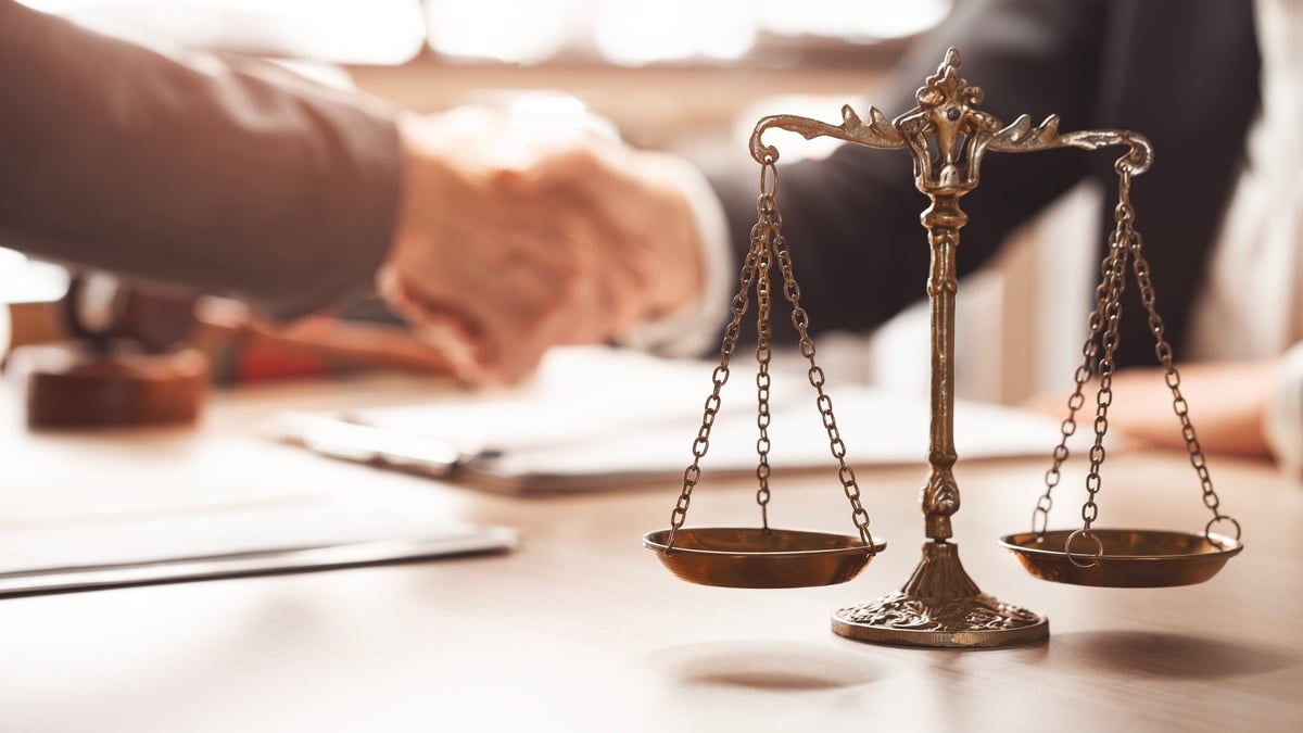 Free Legal Aid voluntary police interview solicitor protecting legal rights with gavel and scales of justice representing criminal defence at police interview