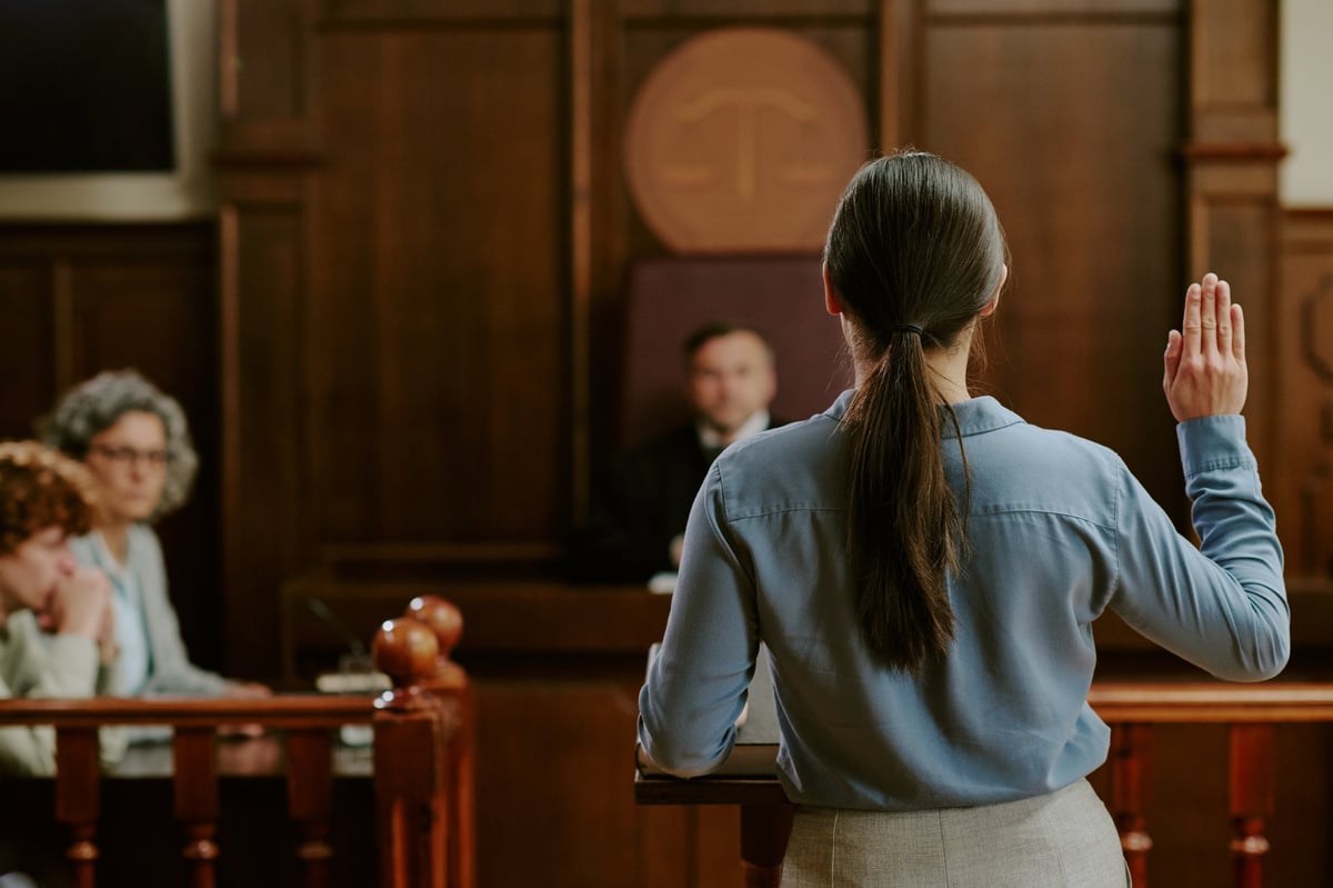 Criminal defence solicitors for perjury advising a witness giving sworn evidence in court